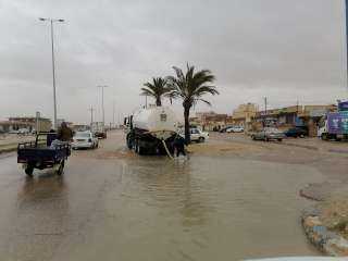 مياه الأمطار تتسبب في كثافات مرورية بشوارع القاهرة والجيزة وانتشار مكثف لرجال المرور