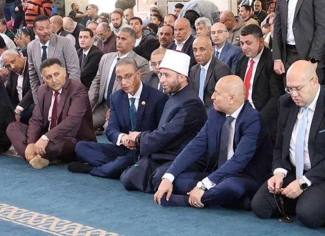 وزير الأوقاف و3 محافظين يؤدون صلاة الجمعة بمسجد السيدة خديجة بالجيزة |صور