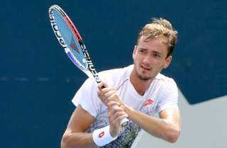 مدفيديف يفقد أعصابه ويكسر مضربه بعد خسارته أمام بيريتيني