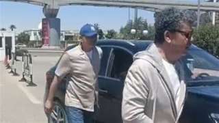 رفقاء الرحلة.. شريف وعمرو عرفة أبرز الحضور في جنازة مدير التصوير عبد الحميد التوني