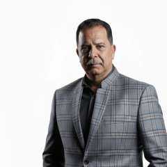 هشام بيومي يكتب: تحدى الصمت: كونراد بيركوفيتش يرفع علم إسرائيل ”النازي” في يوم ذكرى المحرقة.. صرخة جريئة ضد ”الرايخ الثالث الجديد”