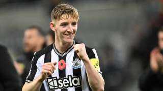 نيوكاسل يُحدد سعر بيع أنتوني جوردون في الصيف