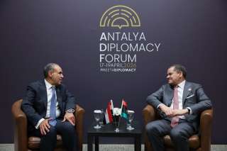 وزير الخارجية يؤكد لرئيس حكومة الوحدة الوطنية الليبية الموقف المصري الداعم للدولة الليبية واستقرارها وسيادتها