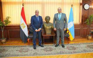 وزير العمل ومحافظ الإسكندرية يسلمان عقودًا لذوي الهمم ويبحثان دعم التشغيل