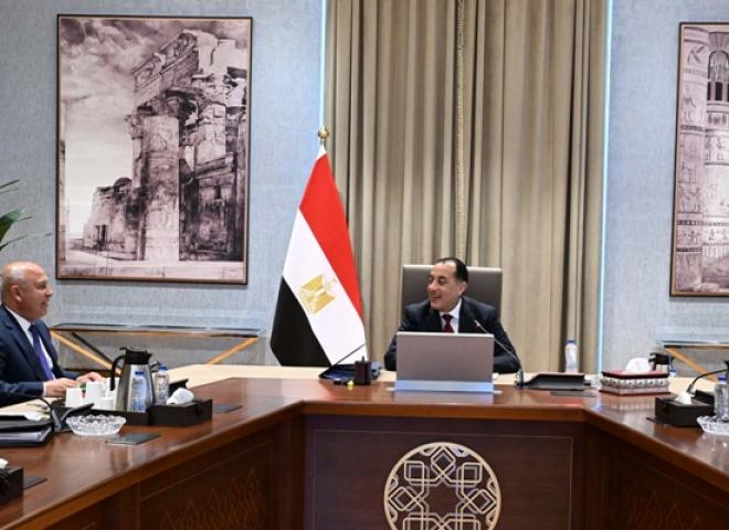 رئيس الوزراء يتابع موقف ترشيد استهلاك المواد البترولية في عدد من المشروعات الحكومية| صورة