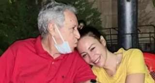 الليلة.. منة شلبي تستقبل العزاء في والدها بمسجد المشير طنطاوي