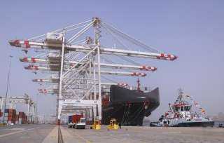 نشاط ملحوظ بميناء دمياط: تداول أكثر من 90 ألف طن بضائع متنوعة