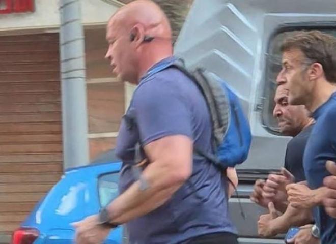 ماكرون يخطف الأنظار بجولة جري في الإسكندرية.. وتفاعل واسع من رواد مواقع التواصل