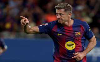 ليفاندوفسكي يعلن رحيله عن برشلونة بعد 4 سنوات من التحديات