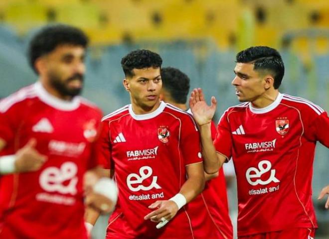 خلافات مالية بين الأهلي وفان بوميل