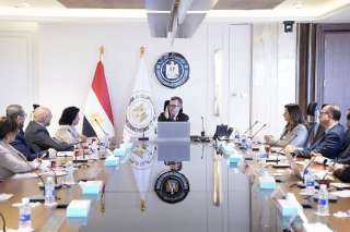 وزير التخطيط يدرس تطبيق مبادرة كلية «ثندربيرد» الأمريكية حول «100 مليون متعلم» في مصر