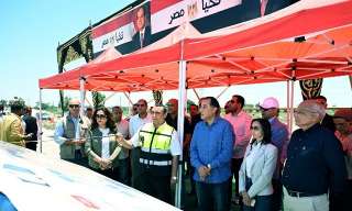 خلال جولته بمحافظة البحيرة.. رئيس الوزراء يتفقد مواقع العمل بمشروع رفع كفاءة وتطوير الطريق الدولي الساحلي