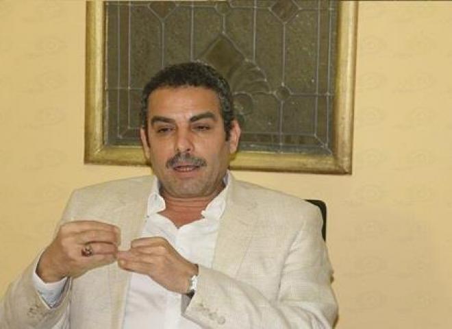 حالته مستقرة ويمارس حياته بشكل طبيعي.. زوجة الفنان أحمد عبد العزيز تنفي شائعات تدهور صحته