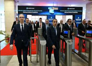رئيس الوزراء يتفقد المعرض الطبي الإفريقي الخامس