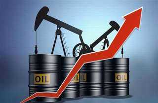رويترز: العقود الآجلة للنفط الخام الأمريكي وخام برنت ترتفع 5%