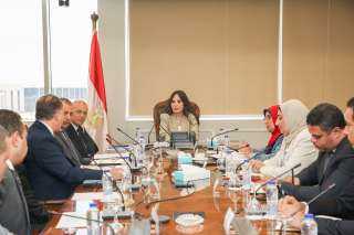 وزيرة الإسكان تبحث مع مسئولي شركة BAMAG الألمانية لتعزيز التعاون في مشروعات مياه الشرب