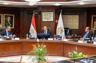 البنك المركزي ووزارة التعليم العالي يبحثان مستجدات ”منحة علماء المستقبل”