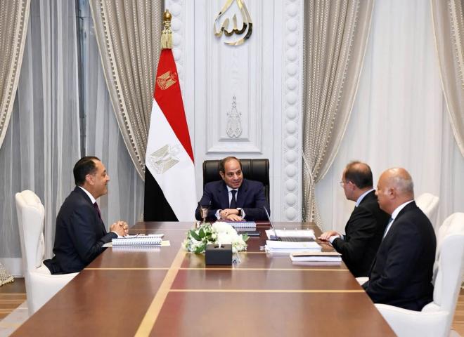 الرئيس السيسي يُوجه بحظر إقامة أي منشآت أو أعمال لمسافة 200 متر من خط الشاطئ