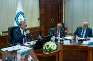 وزير البترول: تطوير معامل تكرير السويس وزيادة ضخ الخام أولوية لزيادة الإنتاج وتعظيم الاستفادة من كل برميل