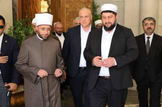 وزير الأوقاف يستقبل وفدًا من داغستان بمسجد مصر الكبير |صور