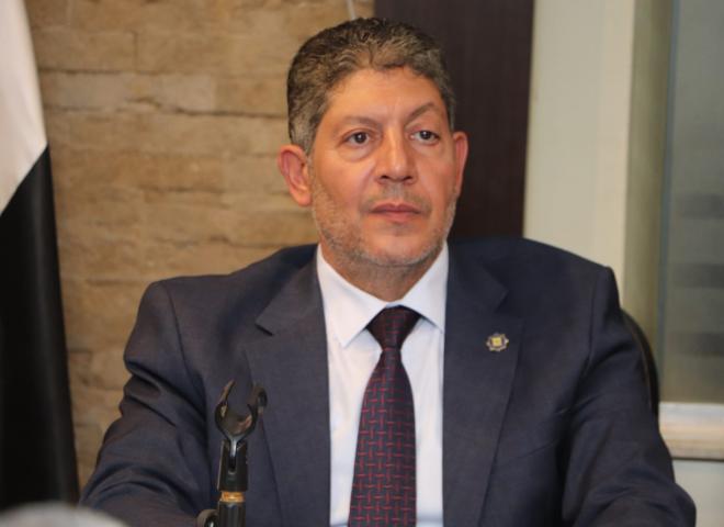مساعد رئيس حزب «المصريين» يثمن جهود بدر عبد العاطي في تطوير الخدمات القنصلية