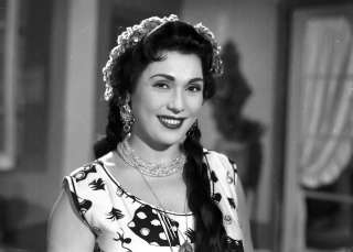 تحية كاريوكا.. من قسوة الطفولة إلى التألق والنجومية في عالم الفن والسينما المصرية