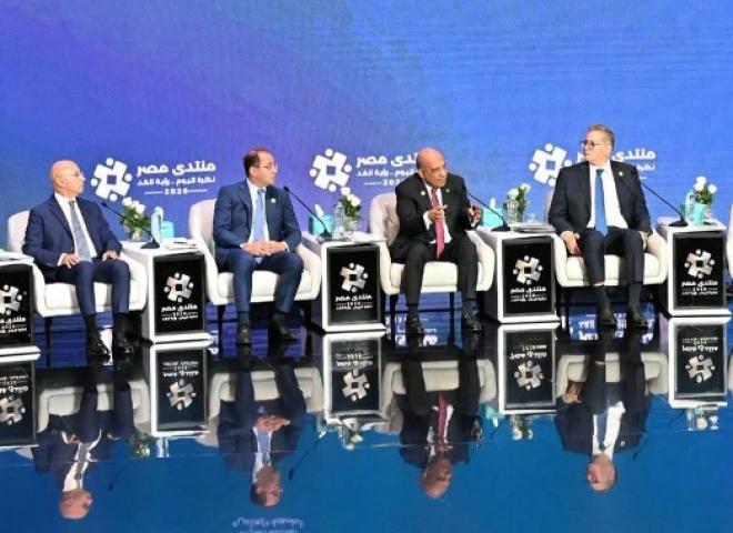 وزير الكهرباء: استثمارات قطاع الكهرباء بلغت 5 تريليونات جنيه.. واستهداف 45% للطاقة المتجددة بحلول 2028| صور