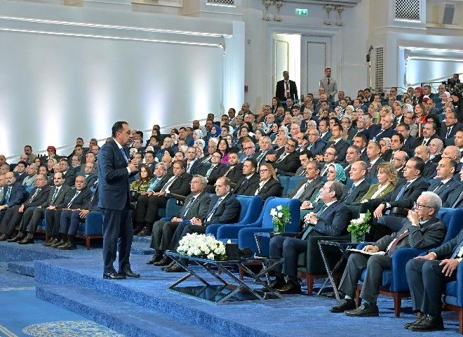 مدبولي يشرح بالتفصيل ثلاثة خيارات رئيسية أمام الدولة مع ارتفاع أسعار الطاقة| صور